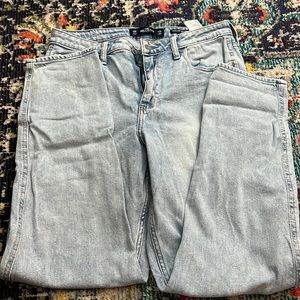 Hollister ultra high rise mom Jean
